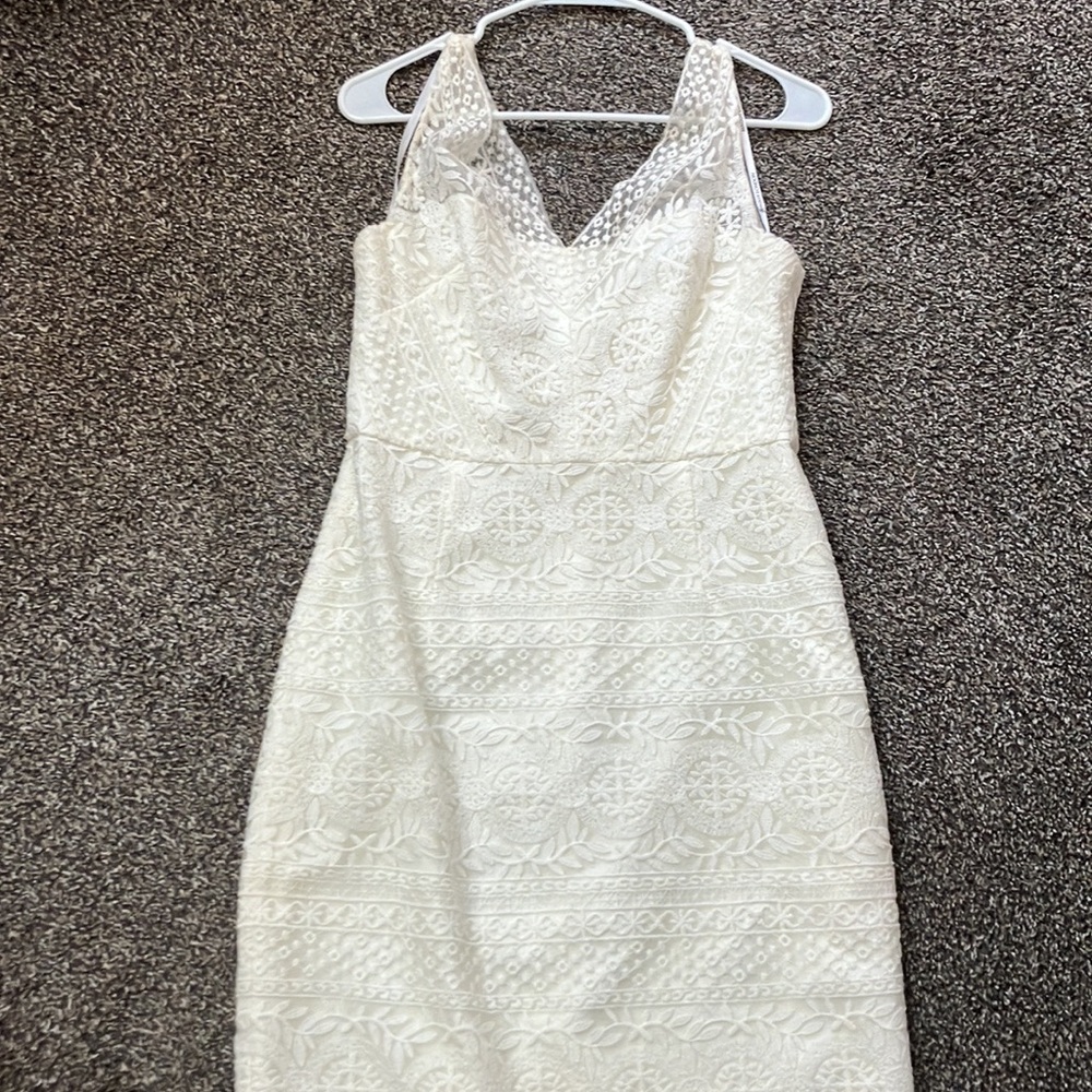 Maggy London Cream Lace V-Neck Sleeveless Wedding Dress
